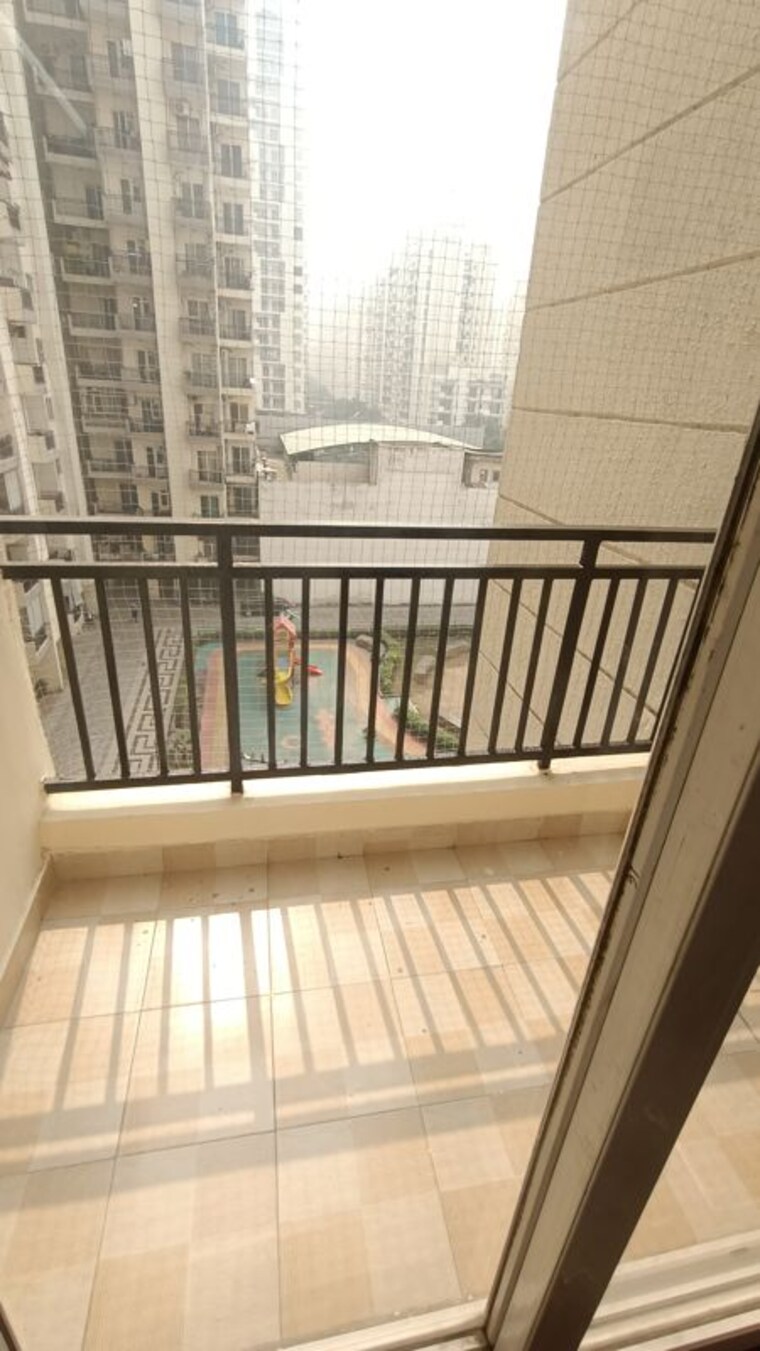 Balcony, sethi-max-royal 2 Bedroom 895 Sq.Ft. Apartment In Sector 76 Noida 9808156
