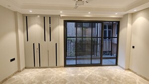 Room in 3 BHK Builder Floor at Panchsheel Park – for Rent