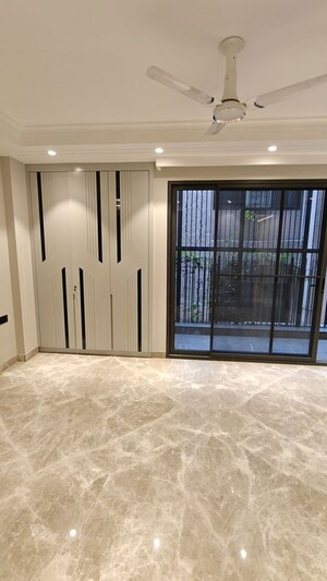 Room in 3 BHK Builder Floor at Panchsheel Park – for Rent