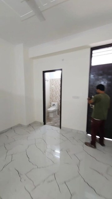 Room in 2 BHK Apartment at Sector 74 – for Rent