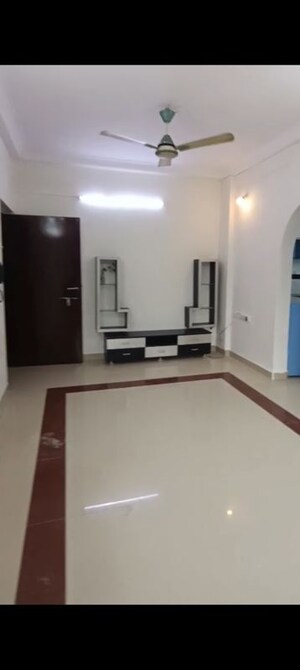 Room in 3 BHK Apartment at New Mhada Towers, Andheri West – for Rent