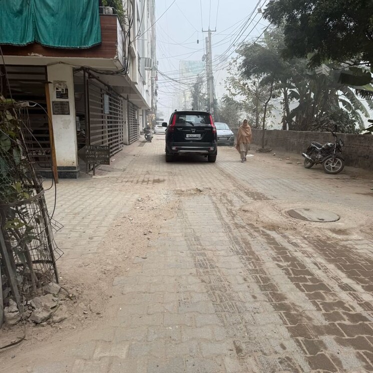  Parking, ashok vihar phase iii 5 Bedroom 104 Sq.Yd. Independent House In Ashok Vihar Phase Iii Gurgaon 9808163