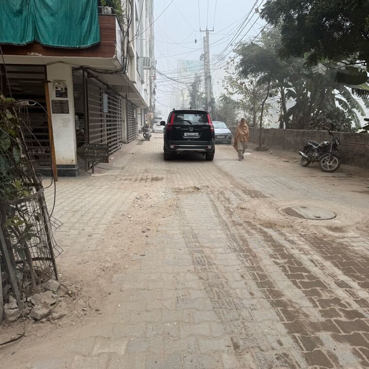  Parking, ashok vihar phase iii 5 Bedroom 104 Sq.Yd. Independent House In Ashok Vihar Phase Iii Gurgaon 9808163