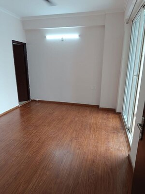 Room in 3 BHK Apartment at Amrapali Centurian Park Phase II, Tech Zone 4 Greater Noida – for Rent