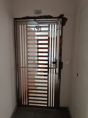 Staircase in 3 BHK Apartment at Amrapali Centurian Park Phase II, Tech Zone 4 Greater Noida – for Rent