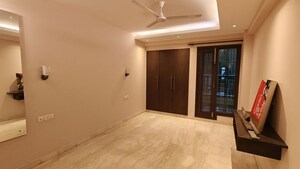 Room in 3 BHK Builder Floor at Panchsheel Enclave – for Rent