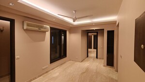 Room in 3 BHK Builder Floor at Panchsheel Enclave – for Rent