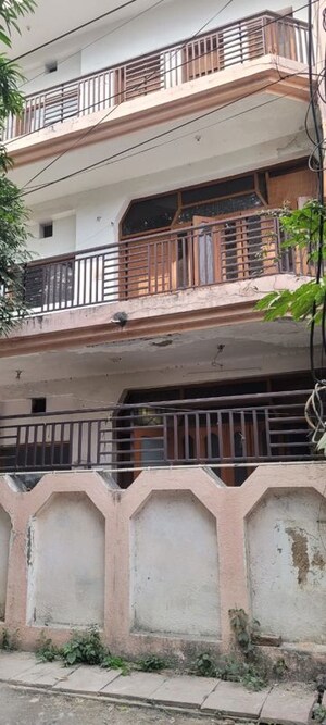 6+ BHK Villa – Exterior View View at Sector 26 - for Sale
