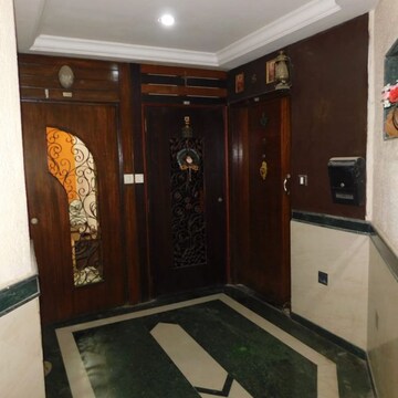 Furnished Amenities in 2 BHK Apartment at Santacruz East – for Sale