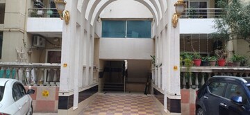 Building Lobby in 3 BHK Apartment at Purvanchal Royal Park, Sector 137 – for Rent