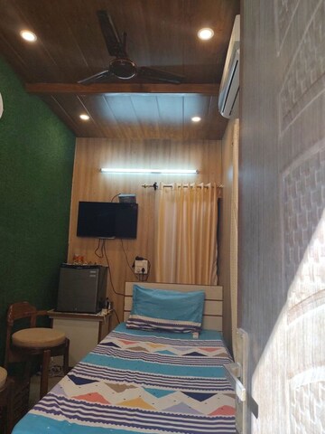 Furnished Amenities in Studio Independent House at Sector 8 – for Rent