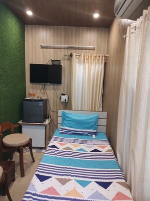 Bedroom in Studio Independent House at Sector 8 – for Rent