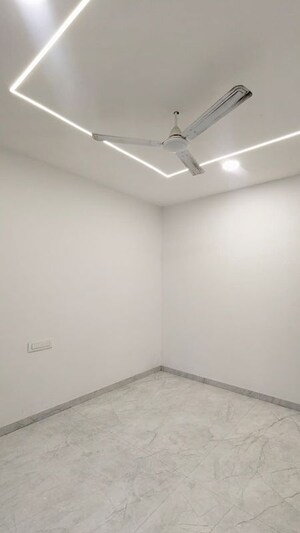 Room in 1 BHK Apartment at Shree Sainath Prathamesh Elite, Kandivali West – for Sale