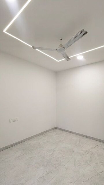 Room in 1 BHK Apartment at Shree Sainath Prathamesh Elite, Kandivali West – for Sale