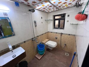 Team Area in 2 BHK Apartment at RNA Regency Park, Kandivali West – for Rent