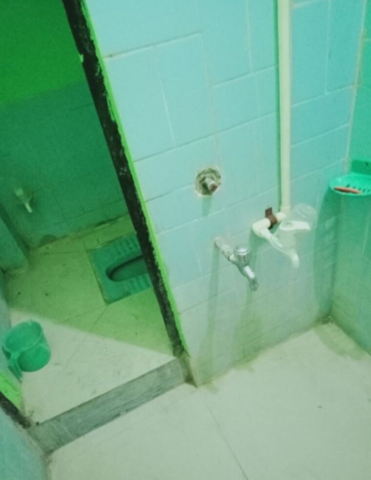 Bathroom, aliganj 1 Bedroom 500 Sq.Ft. Independent House In Aliganj Lucknow 9808306
