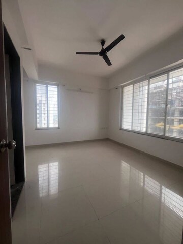 Room in 2 BHK Apartment at Guardian Eastern Meadows, Wagholi – for Rent