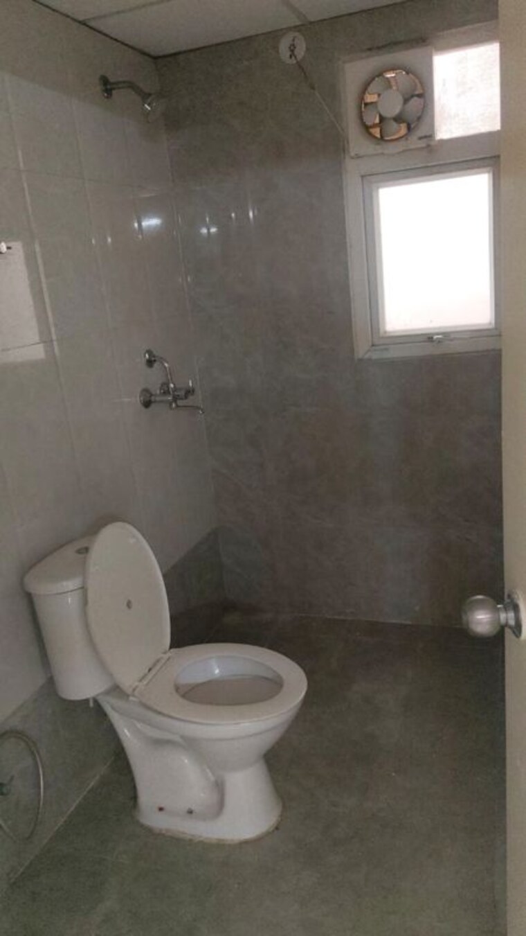 Bathroom, gaur-city-2-14th-avenue 2 Bedroom 955 Sq.Ft. Apartment In Sector 16c Greater Noida Greater Noida 9808321