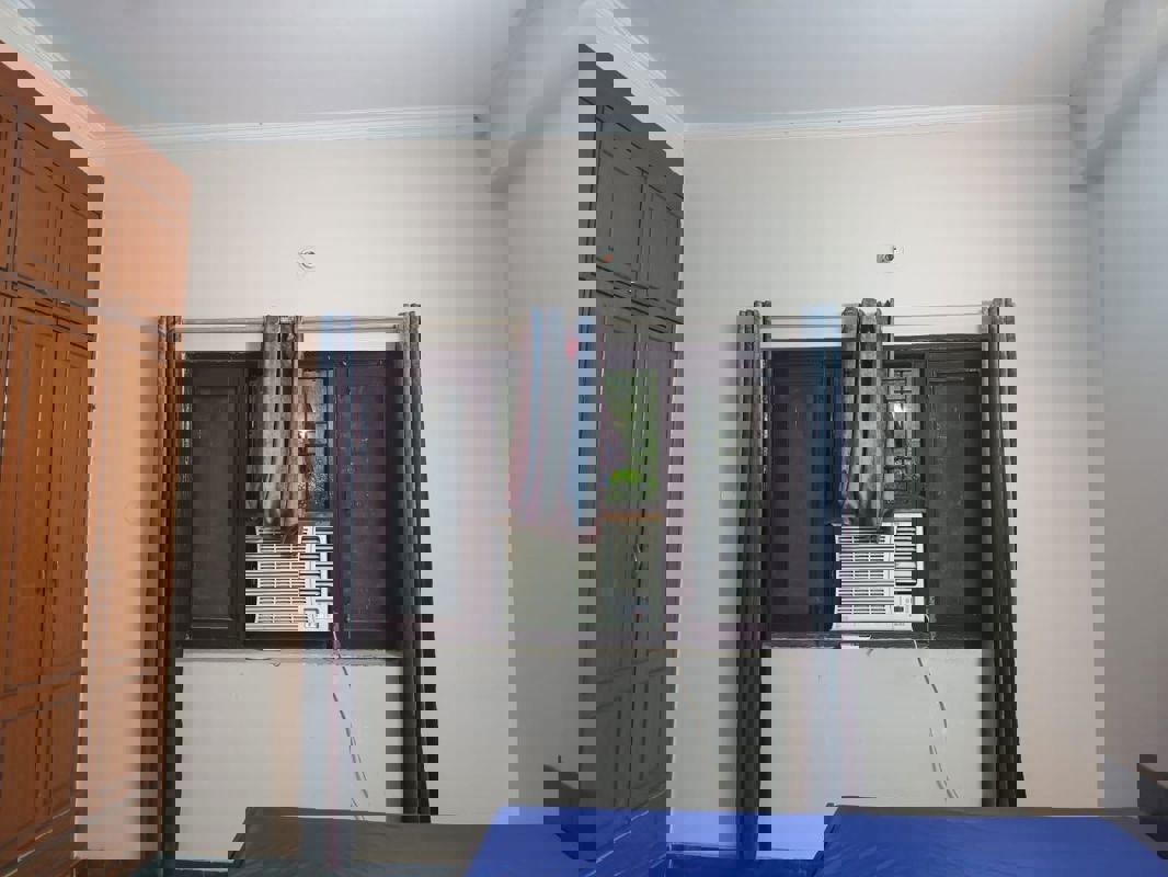 1.5 BHK + Pooja Room 125 Sq.Ft. Builder Floor in Arun Vihar Sector 37