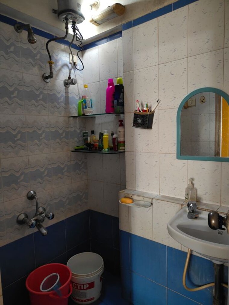 Bathroom, balaji-enclave-kandivali-east 1 Bedroom 450 Sq.Ft. Apartment In Kandivali East Mumbai 9808331