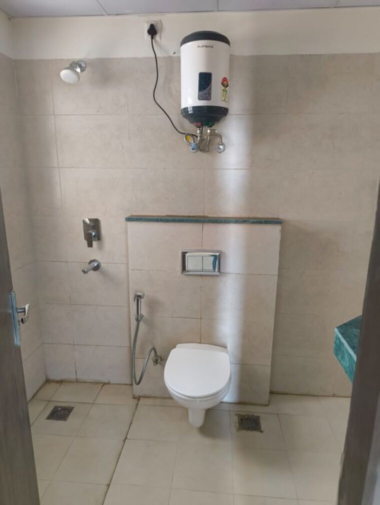 Bathroom, bptp-discovery-park 3 Bedroom 1625 Sq.Ft. Apartment In Sector 80 Faridabad 9808365