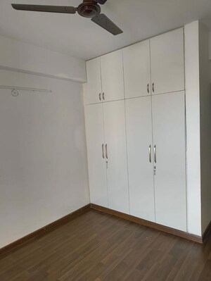 Room in 3 BHK Apartment at BPTP Discovery Park, Sector 80 – for Rent