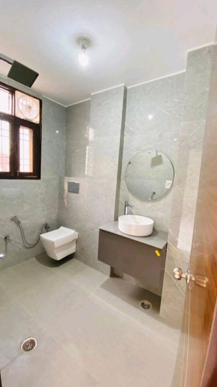 Bathroom, chattarpur 2 Bedroom 900 Sq.Ft. Builder Floor In Chattarpur Delhi 9808380