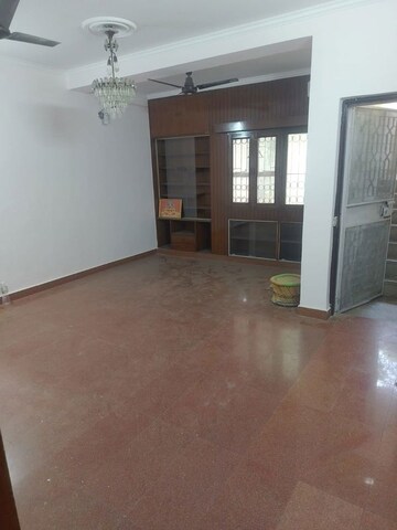 Room in 3 BHK Apartment at Vasant Kunj – for Rent