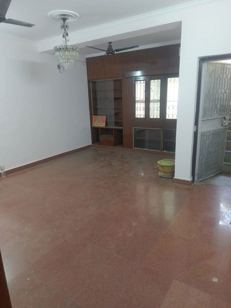 Room, vasant kunj 3 Bedroom 1700 Sq.Ft. Apartment In Vasant Kunj Delhi 9808399