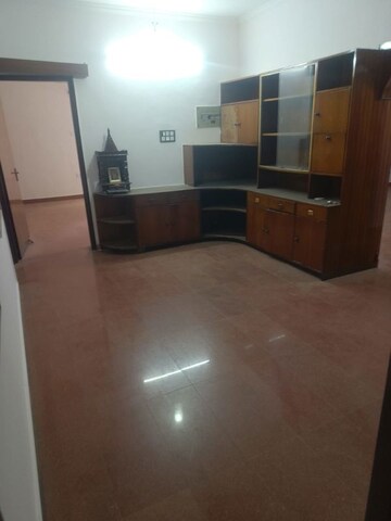 Room in 3 BHK Apartment at Vasant Kunj – for Rent