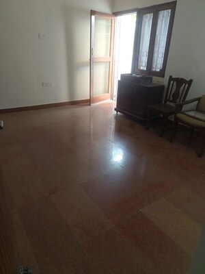 Room in 3 BHK Apartment at Vasant Kunj – for Rent