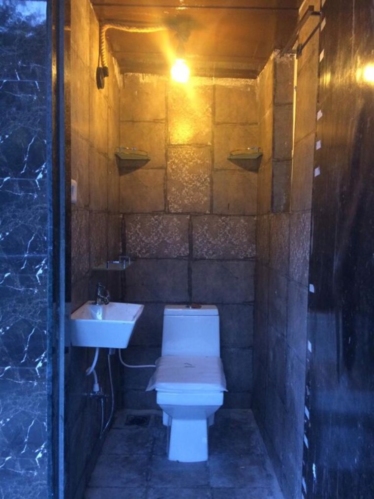 Bathroom, dahanukar colony 1 Bedroom 534 Sq.Ft. Apartment In Dahanukar Colony Pune 9808388