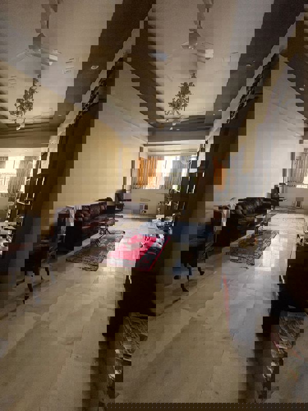 3 BHK + Servant Room Apartment For Sale in Churchgate Mansion