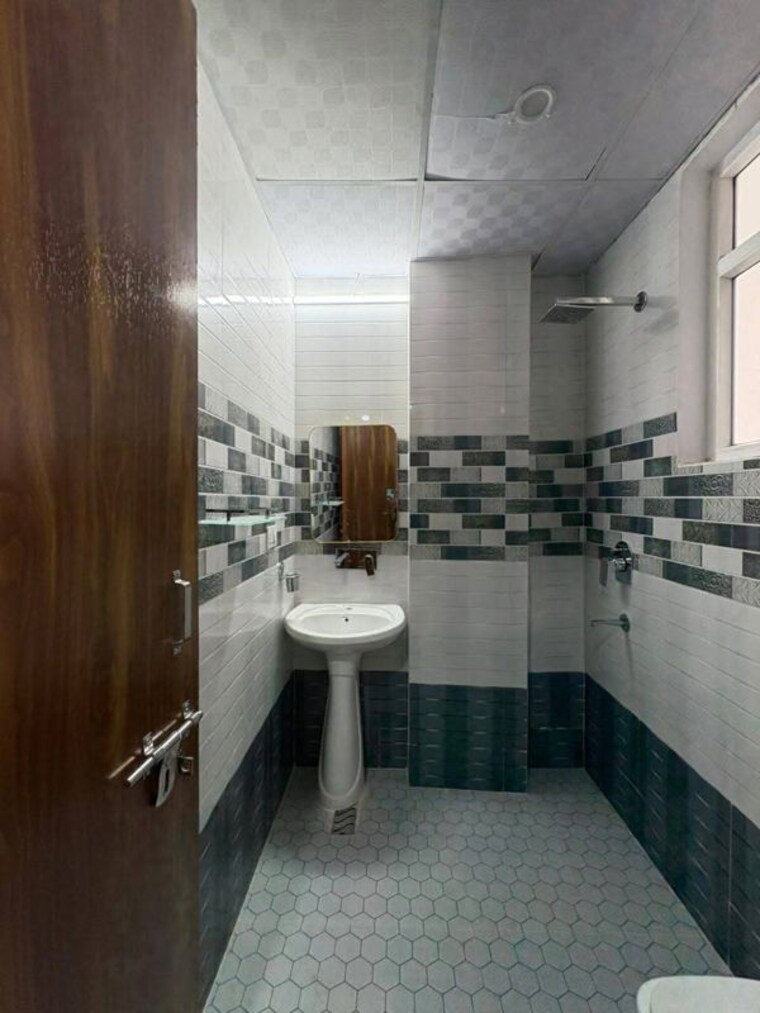 Attached Bathroom, saket 1 Bedroom 550 Sq.Ft. Apartment In Saket Delhi 9808448