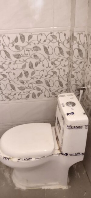 Bathroom in 1 BHK Apartment at Sector 23 Dwarka – for Rent