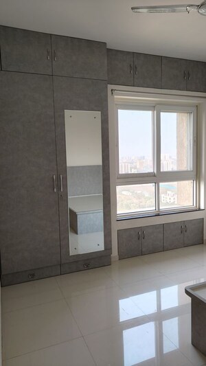 Room in 2 BHK Apartment at Magarpatta City Iris, Hadapsar – for Rent