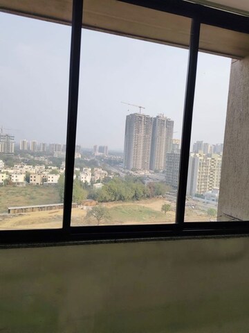 Room in 3 BHK Apartment at Shivalik Sharda Park View, Shela – for Rent