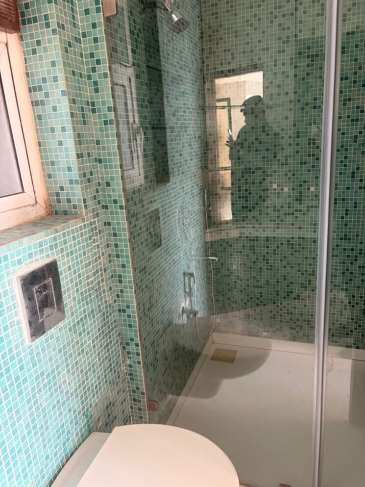 Bathroom, queens-court-worli 3.5 Bedroom 3180 Sq.Ft. Apartment In Worli Mumbai 9808511