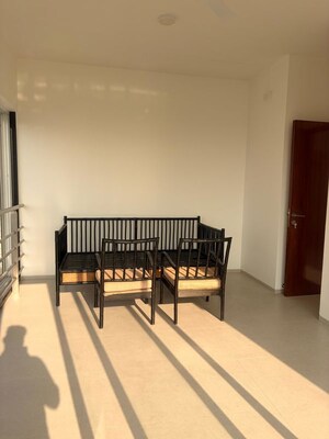 Room in 3.5 BHK Apartment at Queens Court Worli, Worli – for Rent