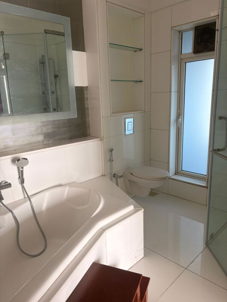 Bathroom, queens-court-worli 3.5 Bedroom 3180 Sq.Ft. Apartment In Worli Mumbai 9808511