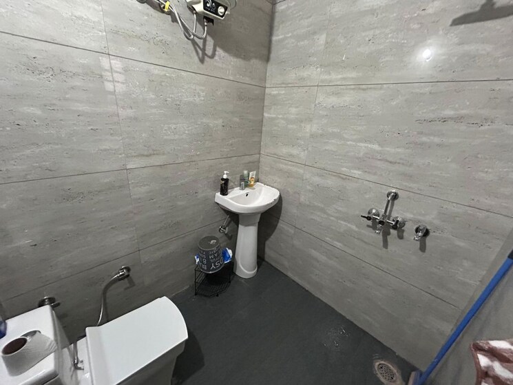 Bathroom, kharar mohali road 2 Bedroom 980 Sq.Ft. Apartment In Kharar Mohali Road Kharar 9808513