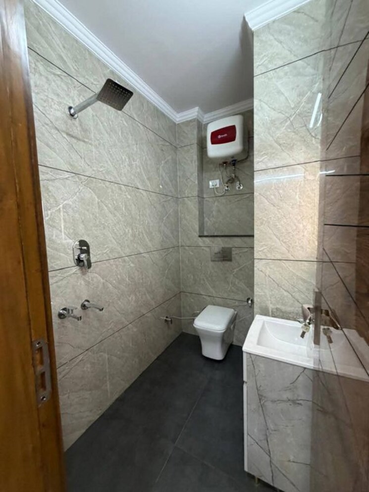 Bathroom, saket 2 Bedroom 900 Sq.Ft. Apartment In Saket Delhi 9808529
