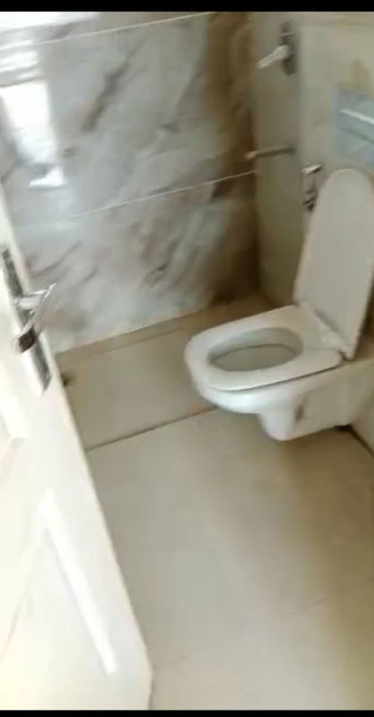 Bathroom, omaxe-the-palace 3 Bedroom 1550 Sq.Ft. Apartment In Gomti Nagar Lucknow 9808534