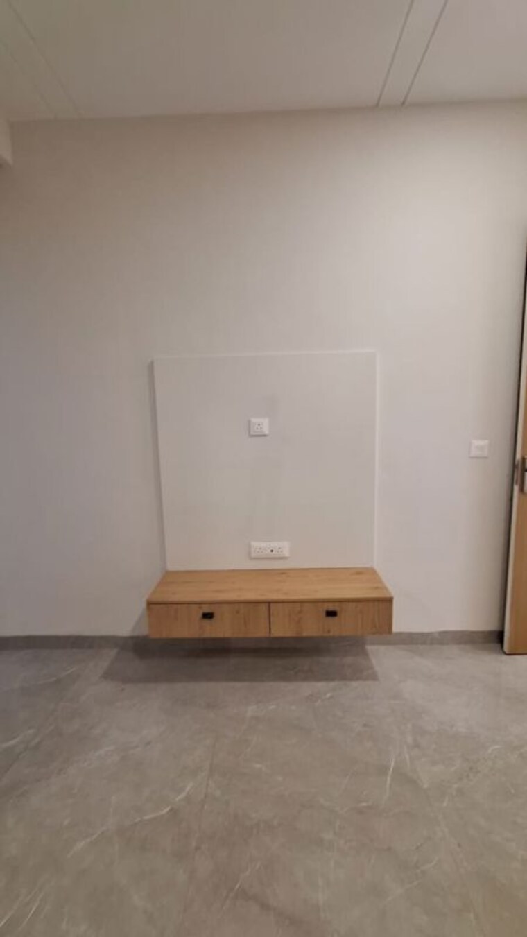 Room, shri-northview-avenue 3 Bedroom 2200 Sq.Ft. Apartment In Dyalpur Zirakpur 9808541