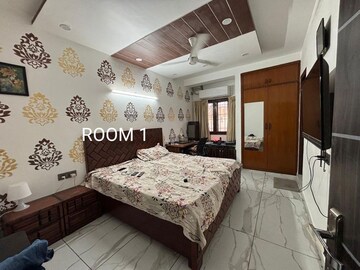 Bedroom in 3 BHK Builder Floor at Rail Vihar Sector 30, Sector 30 – for Rent
