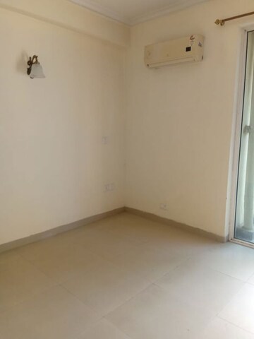 Room in 3.5 BHK Builder Floor at Ansal API Esencia, Sector 67 – for Rent