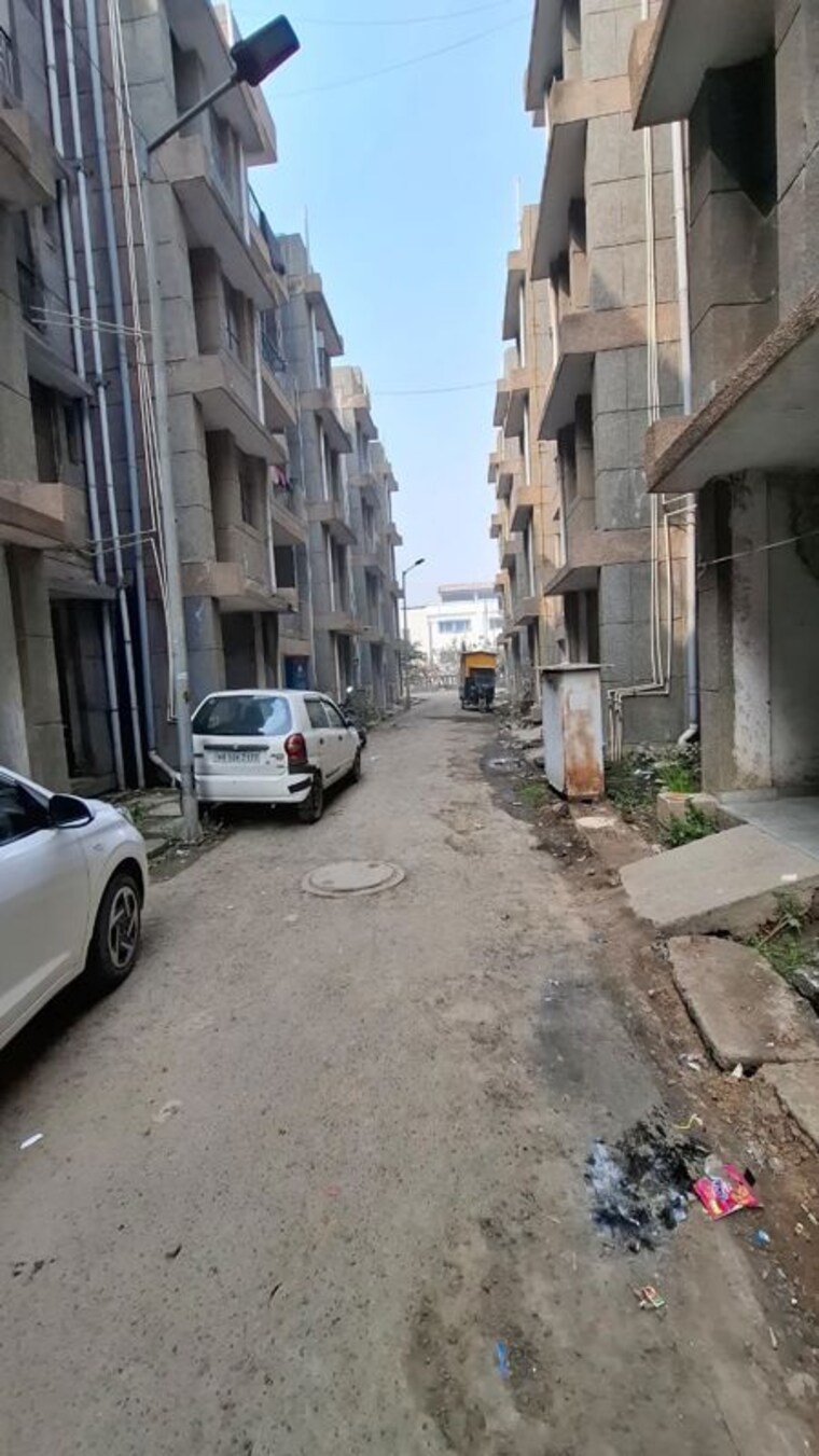  Parking, sector 10 greater noida 1.5 Bedroom 30 Sq.Mt. Apartment In Sector 10 Greater Noida Greater Noida 9808656