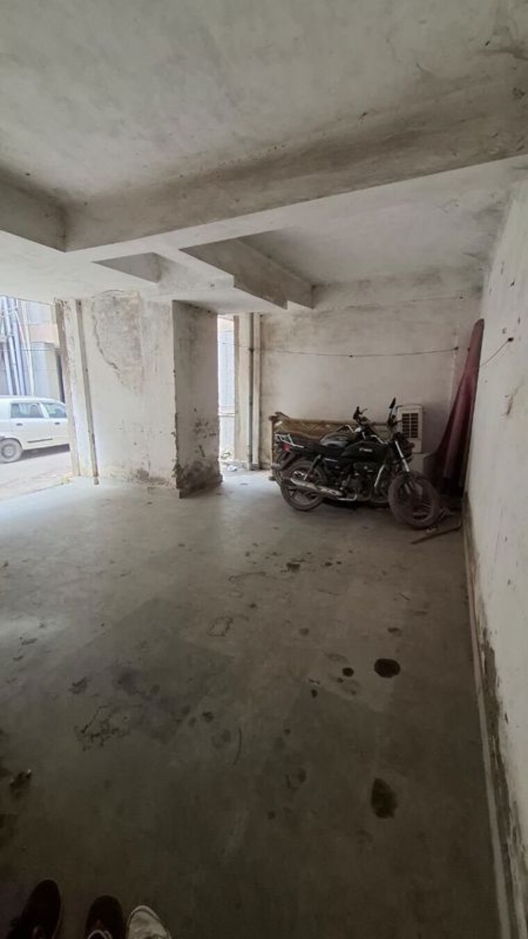  Parking, sector 10 greater noida 1.5 Bedroom 30 Sq.Mt. Apartment In Sector 10 Greater Noida Greater Noida 9808656