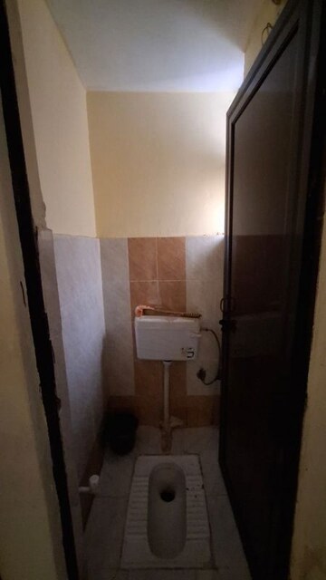 Bathroom in 1.5 BHK Apartment at Sector 10 Greater Noida – for Sale