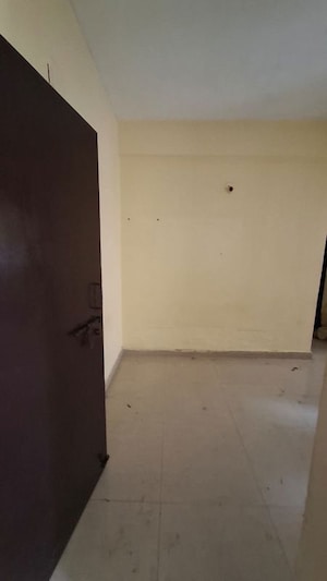 Room in 1.5 BHK Apartment at Sector 10 Greater Noida – for Sale